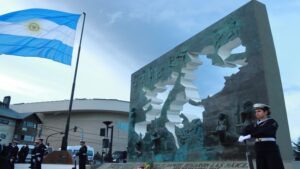 Piden una nueva señalización sobre Malvinas en Primera Junta